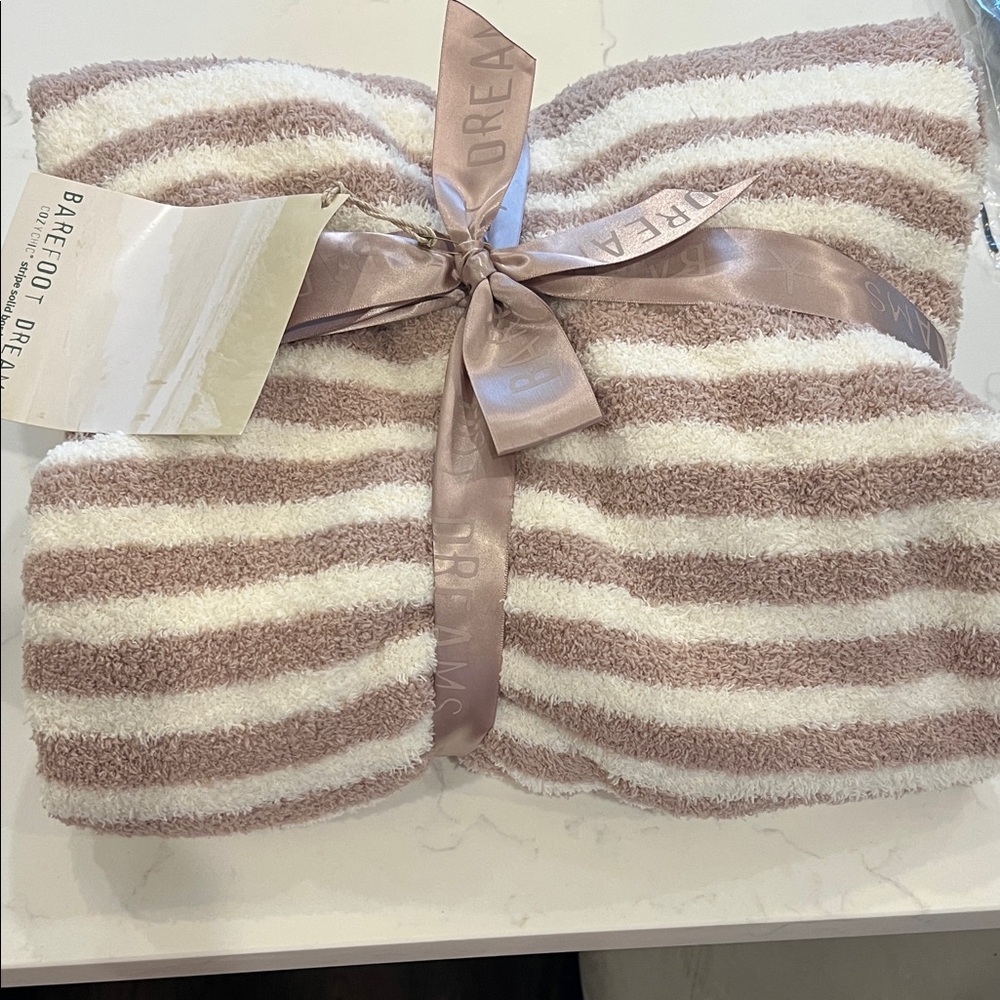 GORGEOUS Barefoot Dreams Soft Striped Throw 45x60
